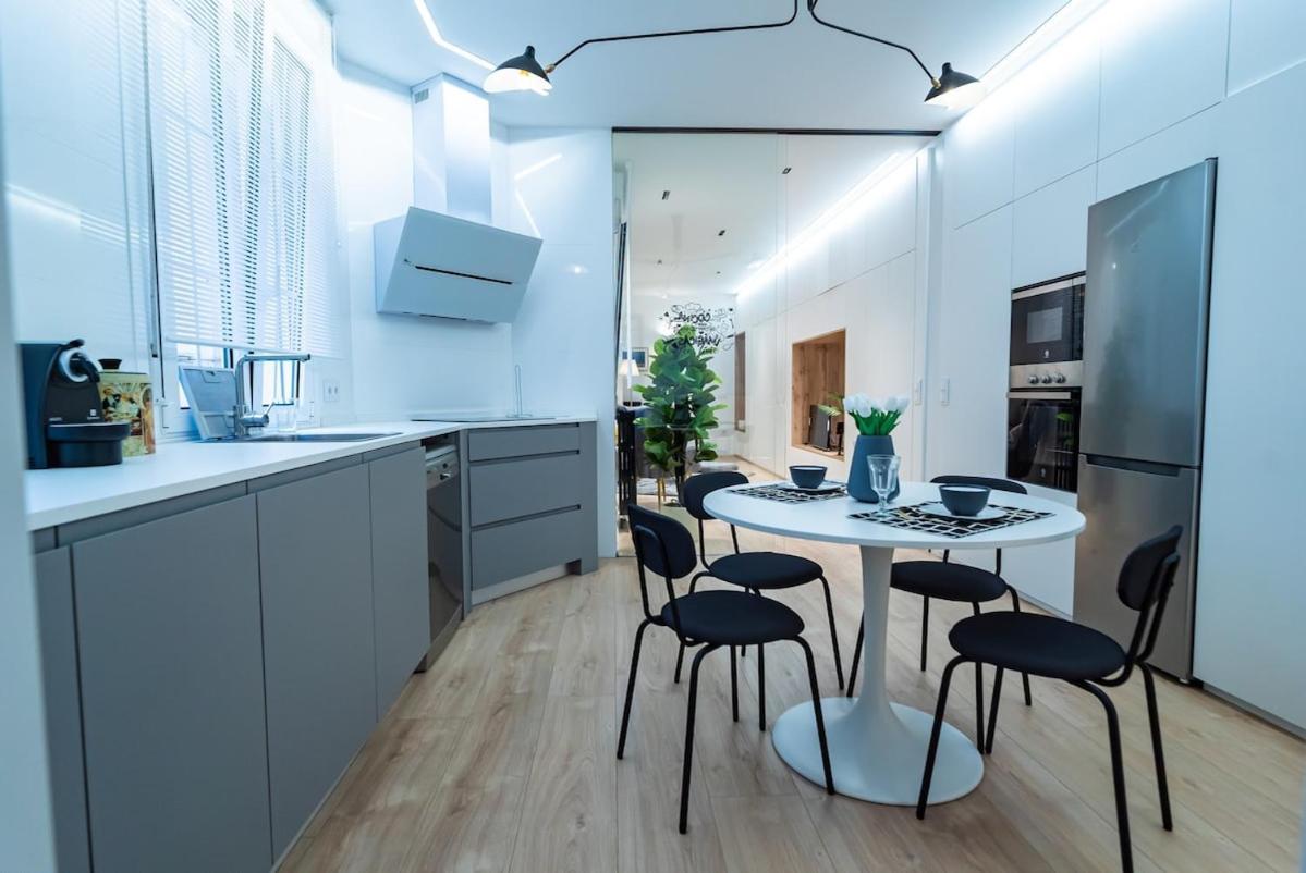 Lujoso Y Amplio Apartamento Con Parking Incluido Leon Exterior photo